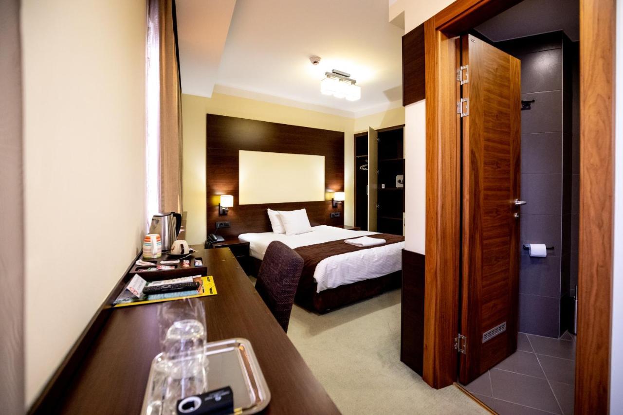 Boutique Hotel Golden Star Тузла Екстериор снимка