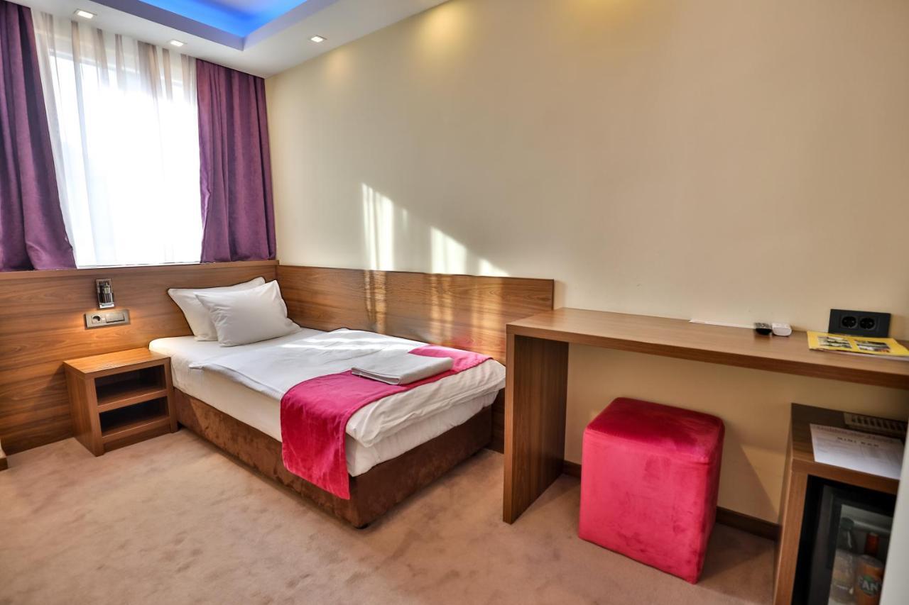 Boutique Hotel Golden Star Тузла Екстериор снимка