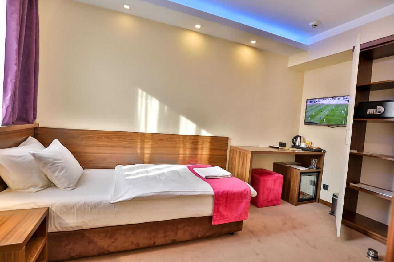 Boutique Hotel Golden Star Тузла Екстериор снимка