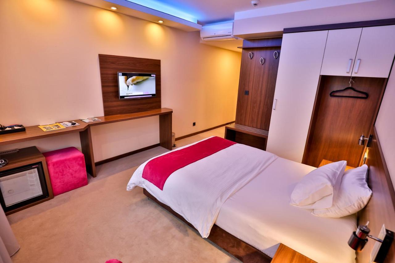 Boutique Hotel Golden Star Тузла Екстериор снимка