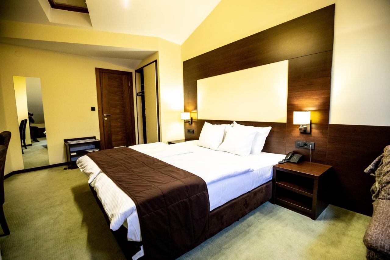 Boutique Hotel Golden Star Тузла Екстериор снимка