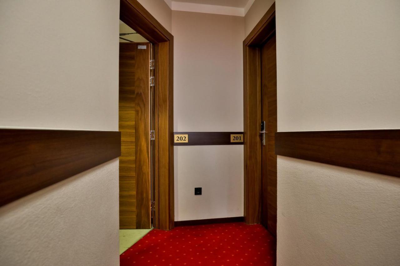 Boutique Hotel Golden Star Тузла Екстериор снимка