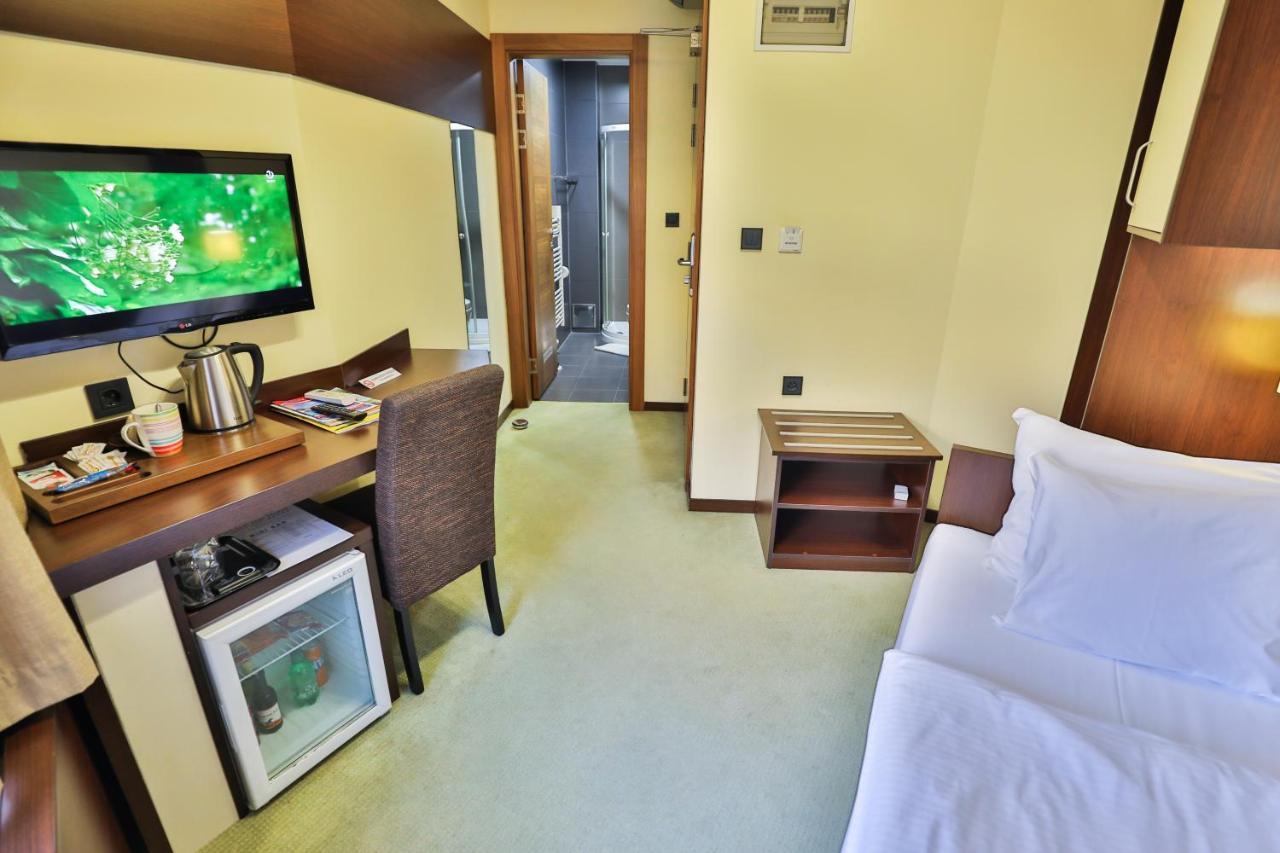 Boutique Hotel Golden Star Тузла Екстериор снимка