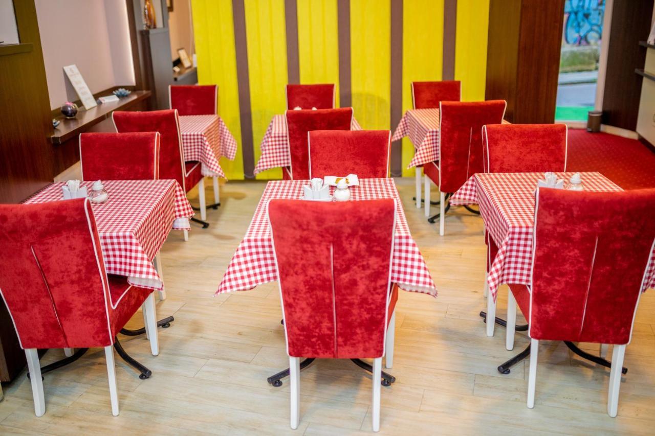 Boutique Hotel Golden Star Тузла Екстериор снимка