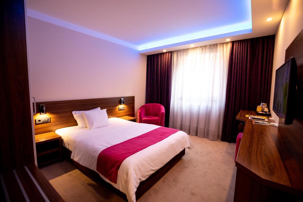 Boutique Hotel Golden Star Тузла Екстериор снимка