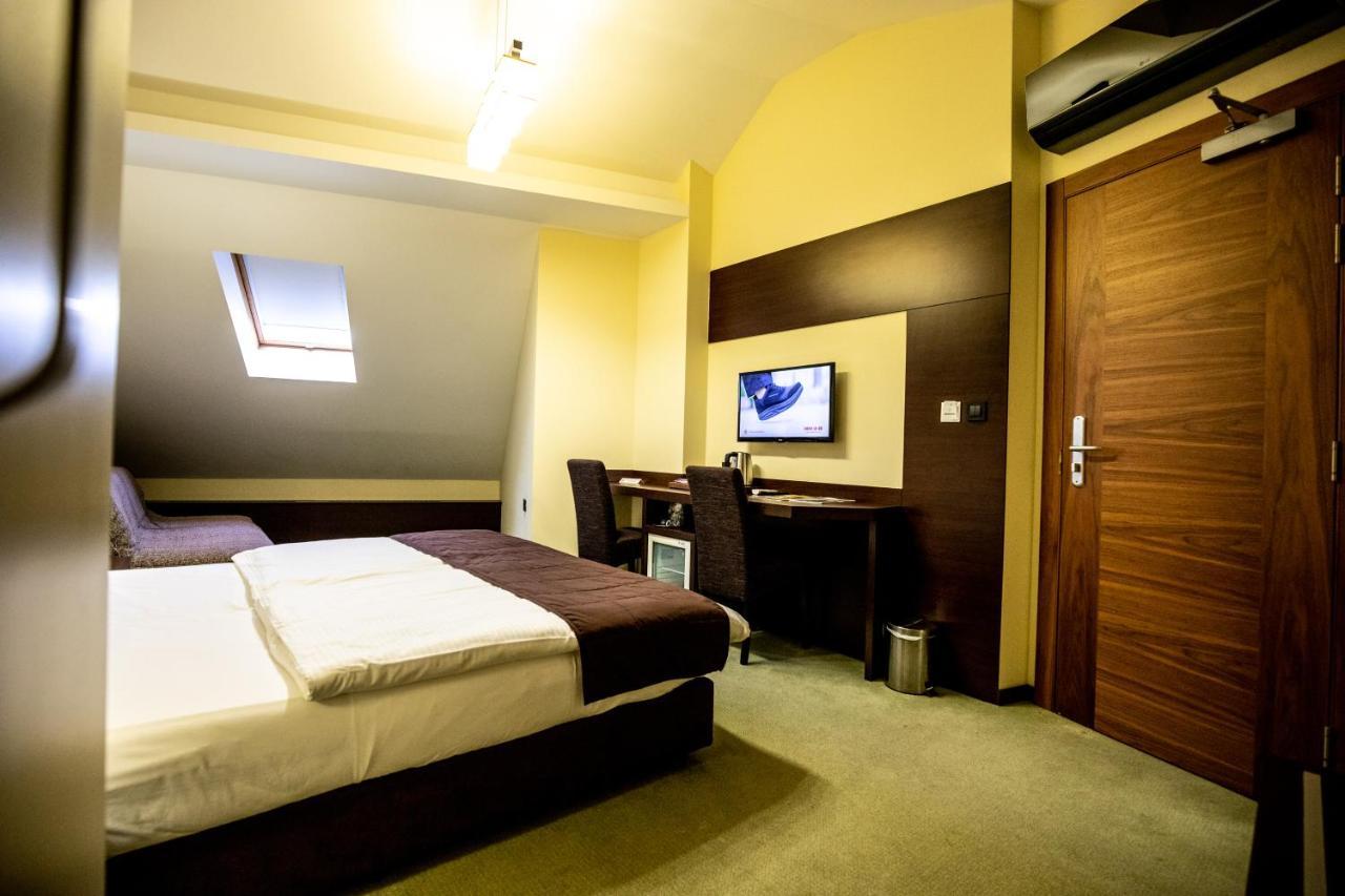 Boutique Hotel Golden Star Тузла Екстериор снимка