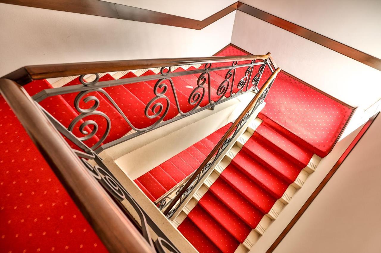 Boutique Hotel Golden Star Тузла Екстериор снимка