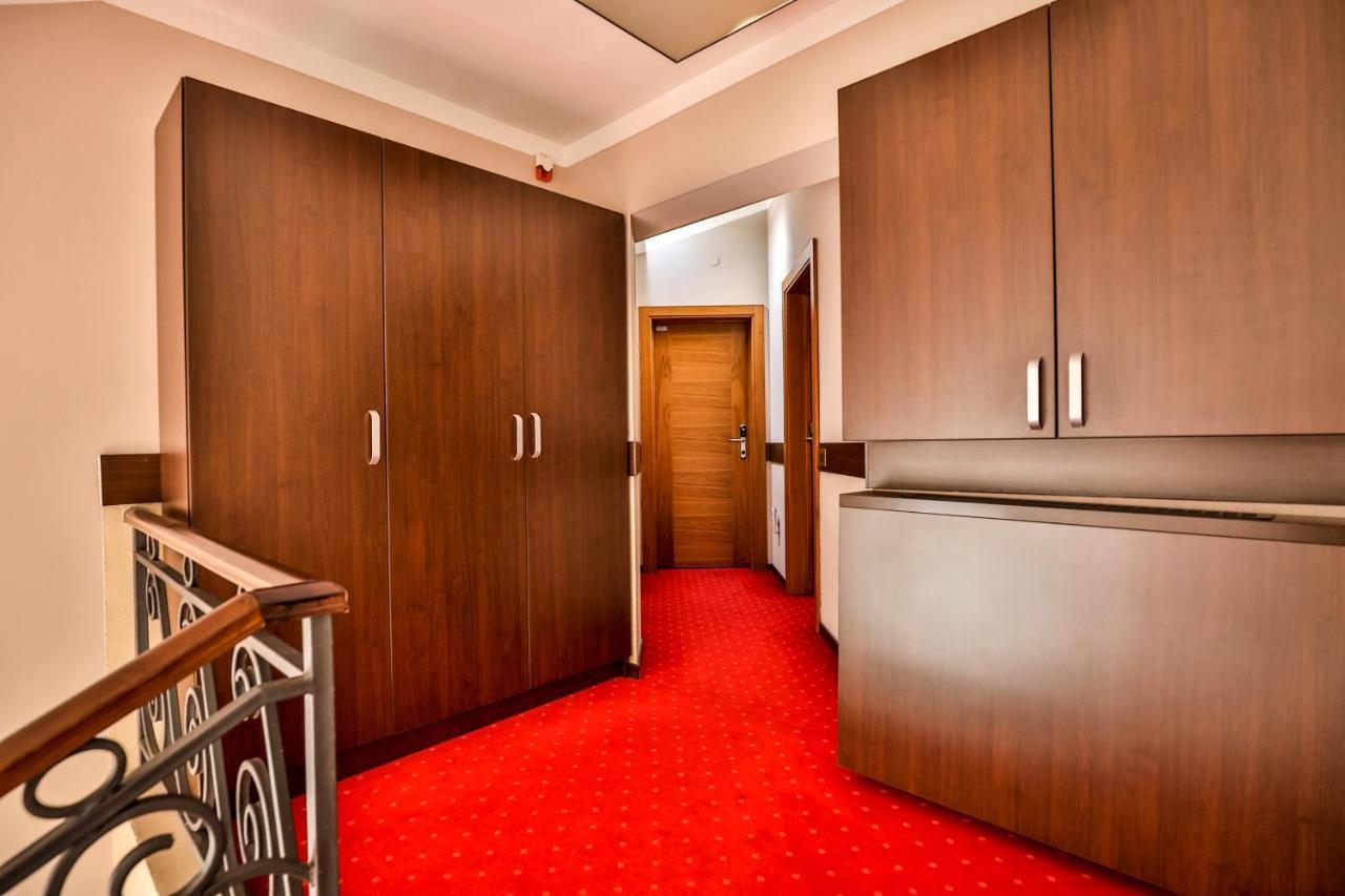 Boutique Hotel Golden Star Тузла Екстериор снимка