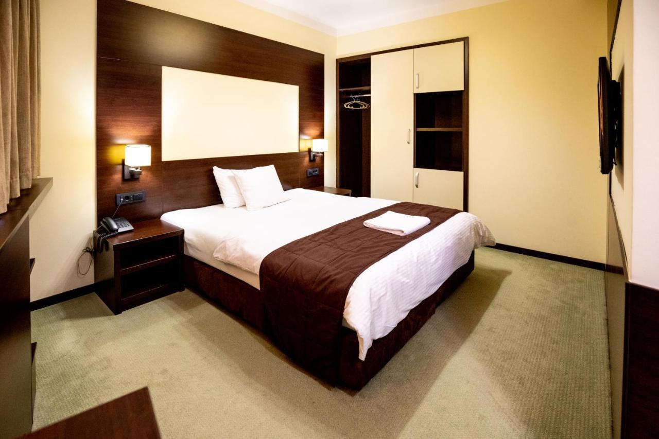 Boutique Hotel Golden Star Тузла Екстериор снимка